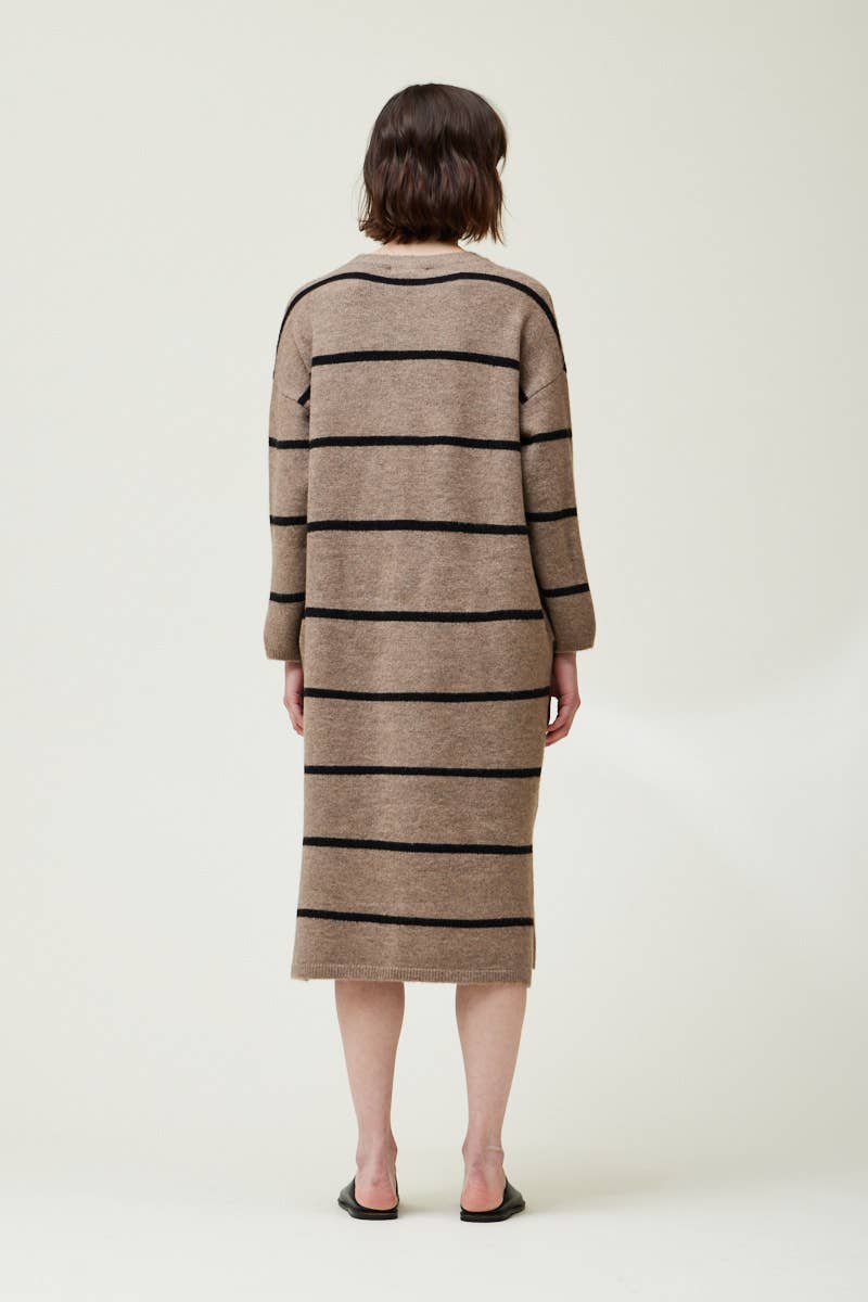 STRIPED SWEATER DRESS: LIGHT UMBER