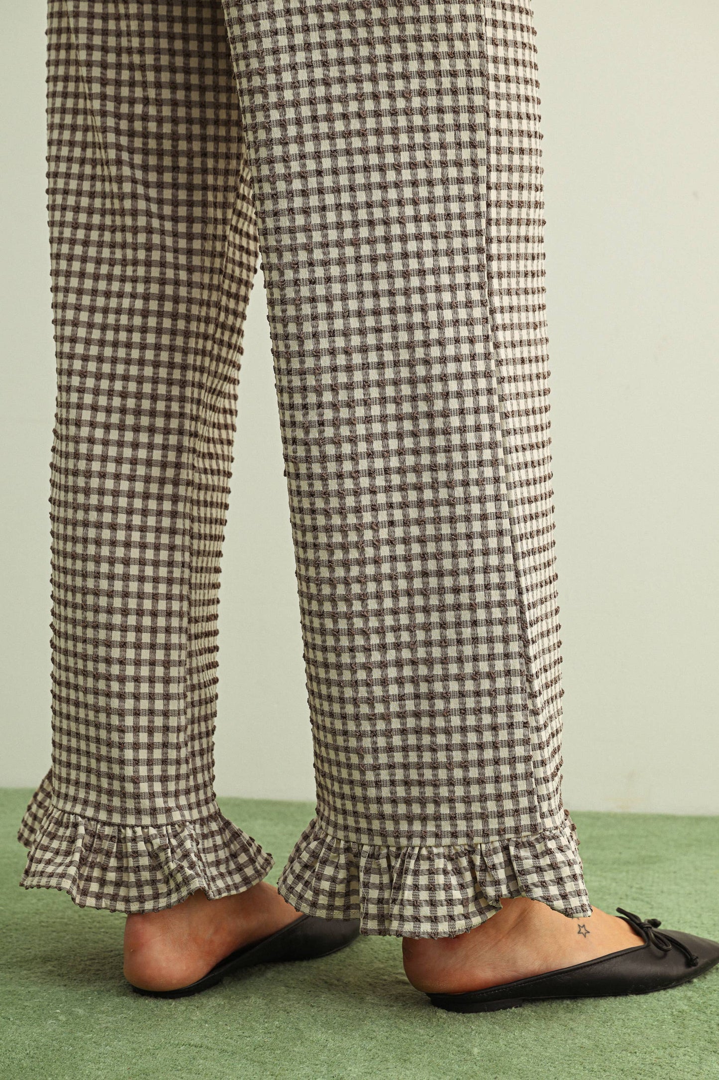Crinkled Gingham Printed Pants W/ Ruffle Hem: Brown