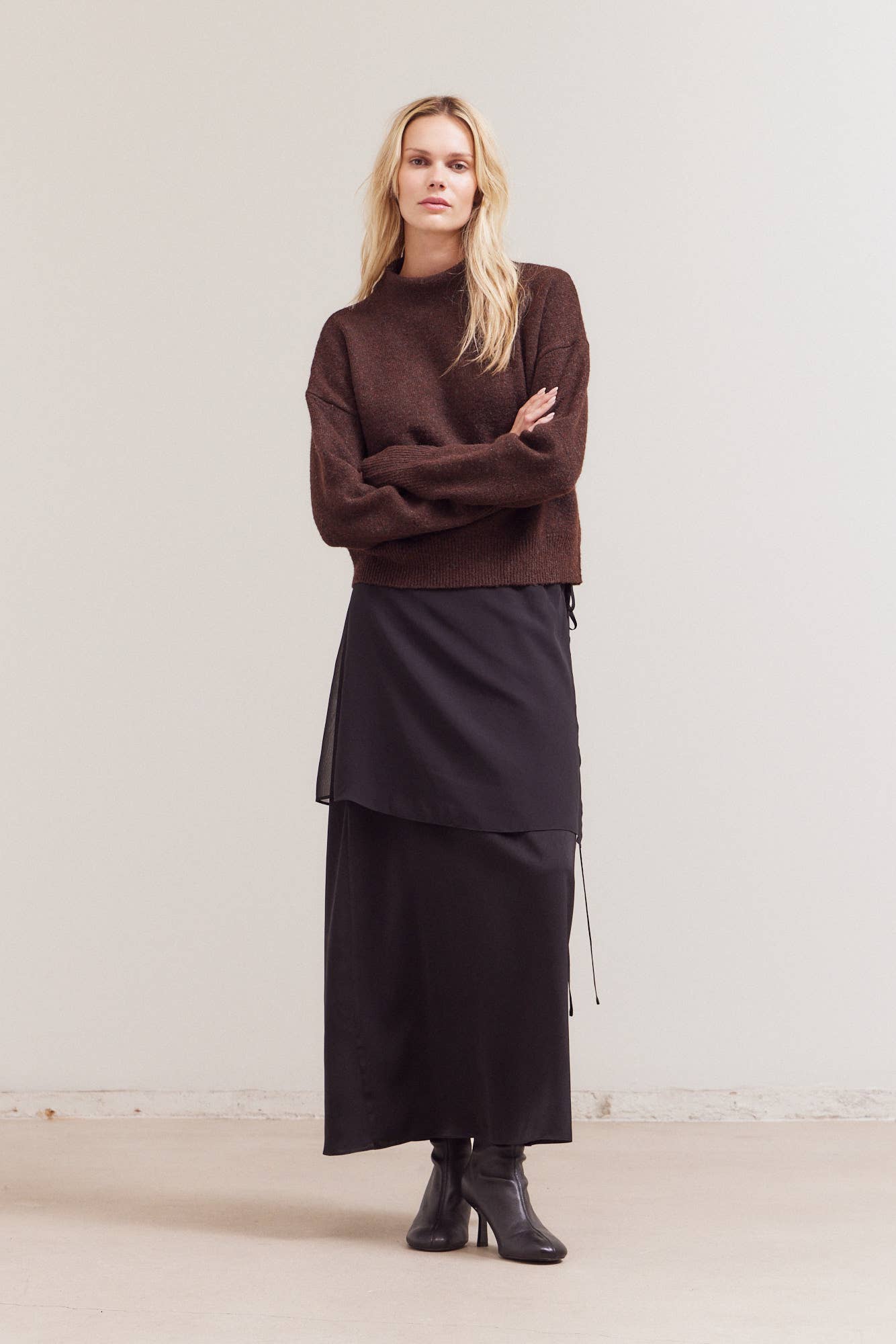  MOCK NECK DAILY SWEATER: DEEP BRONZE