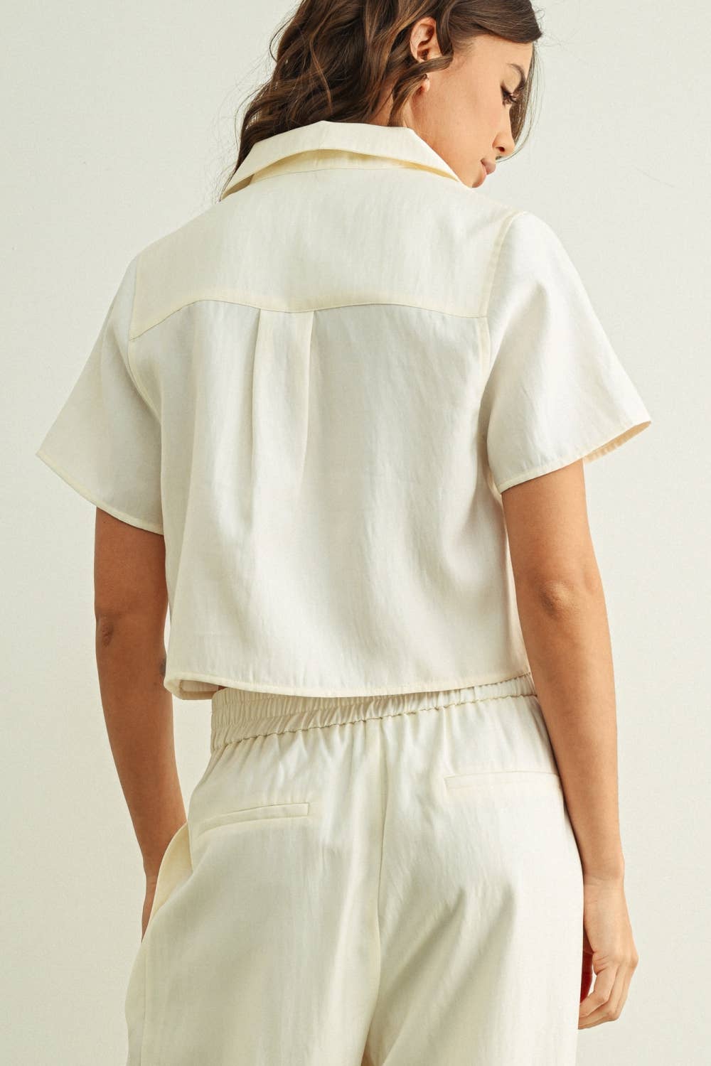 SOFT RAYON BUTTON FRONT SSLV BLOUSE: CREAM