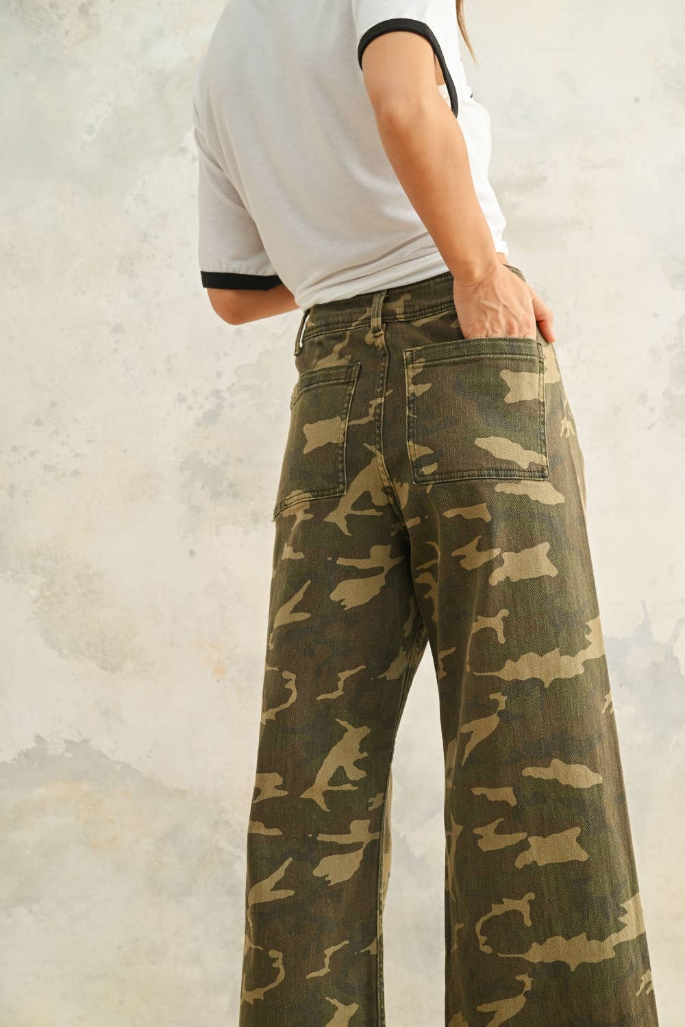CAMOUFLAGE PRINT STRETCH PANTS: CAMOUFLAGE