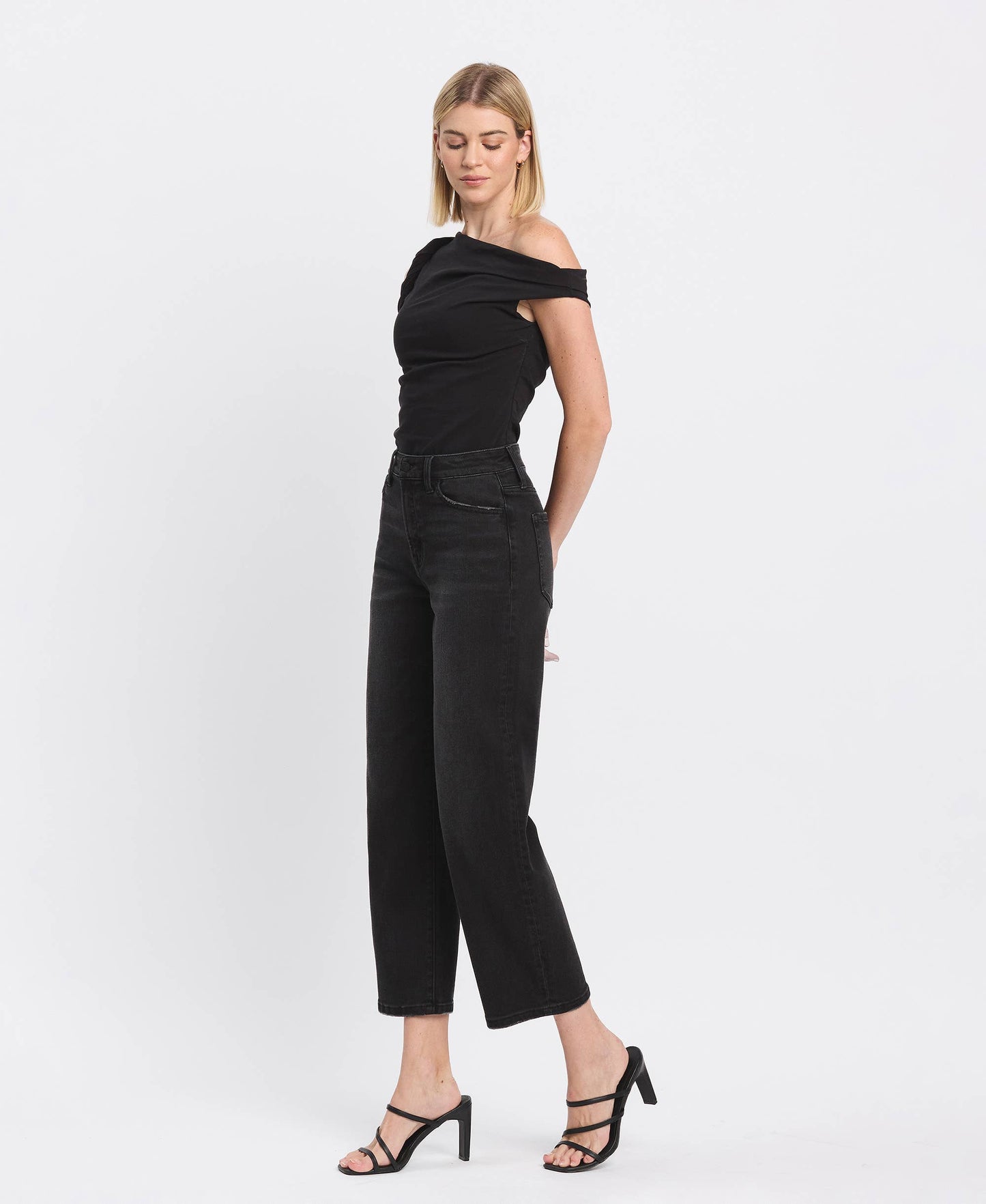 SUPER HIGH RISE WIDE BARREL JEANS: BLACK