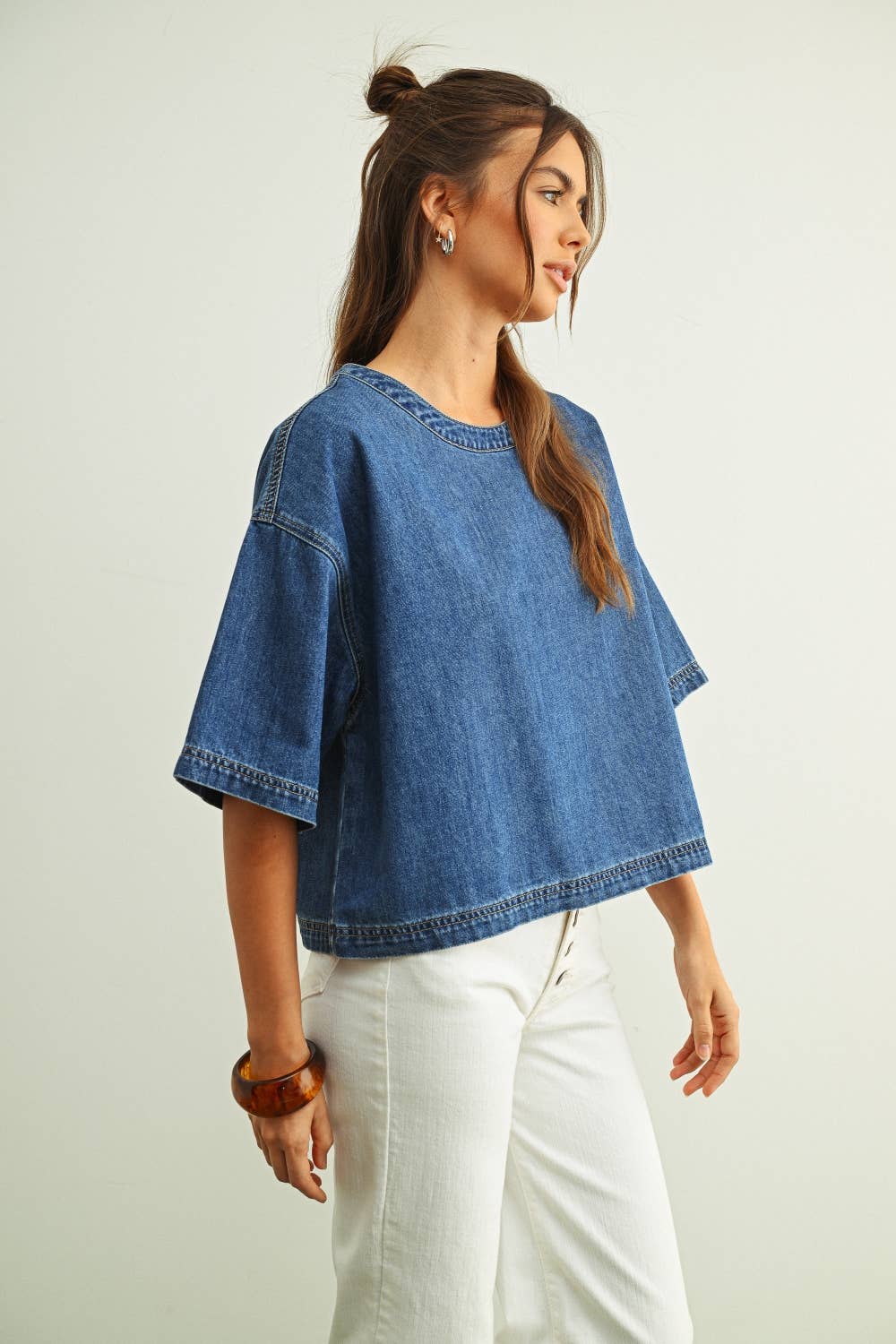ROUND NECK SHORT SLEEVE DENIM TOP: DENIM BLUE