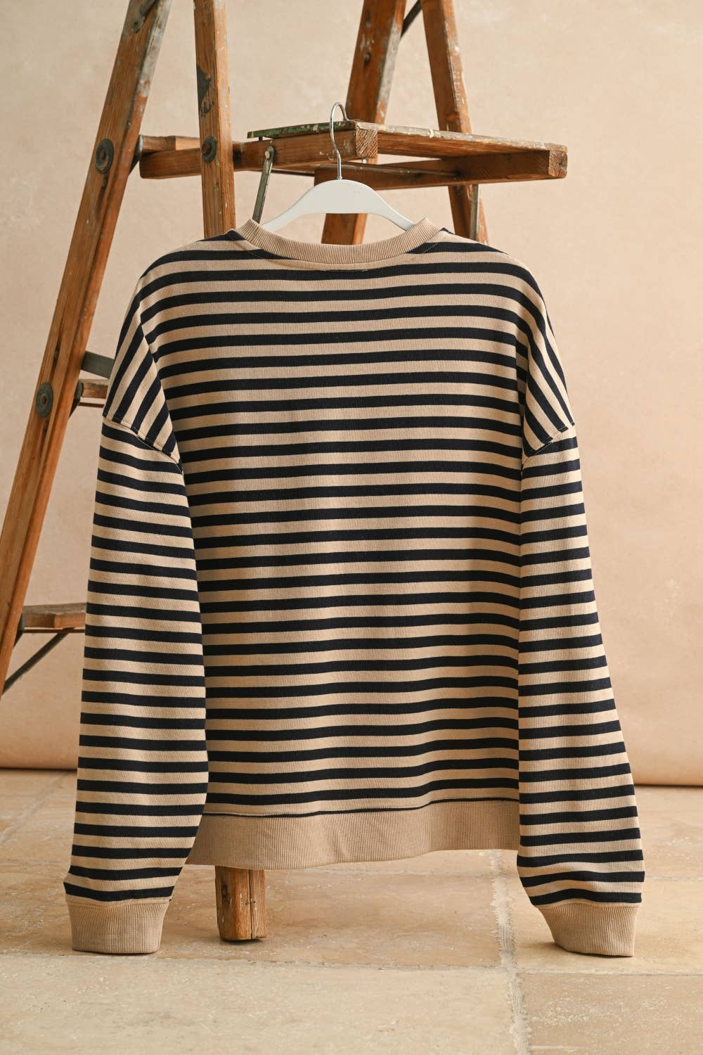 STRIPED KNITTED PULLOVER: BROWN/NAVY