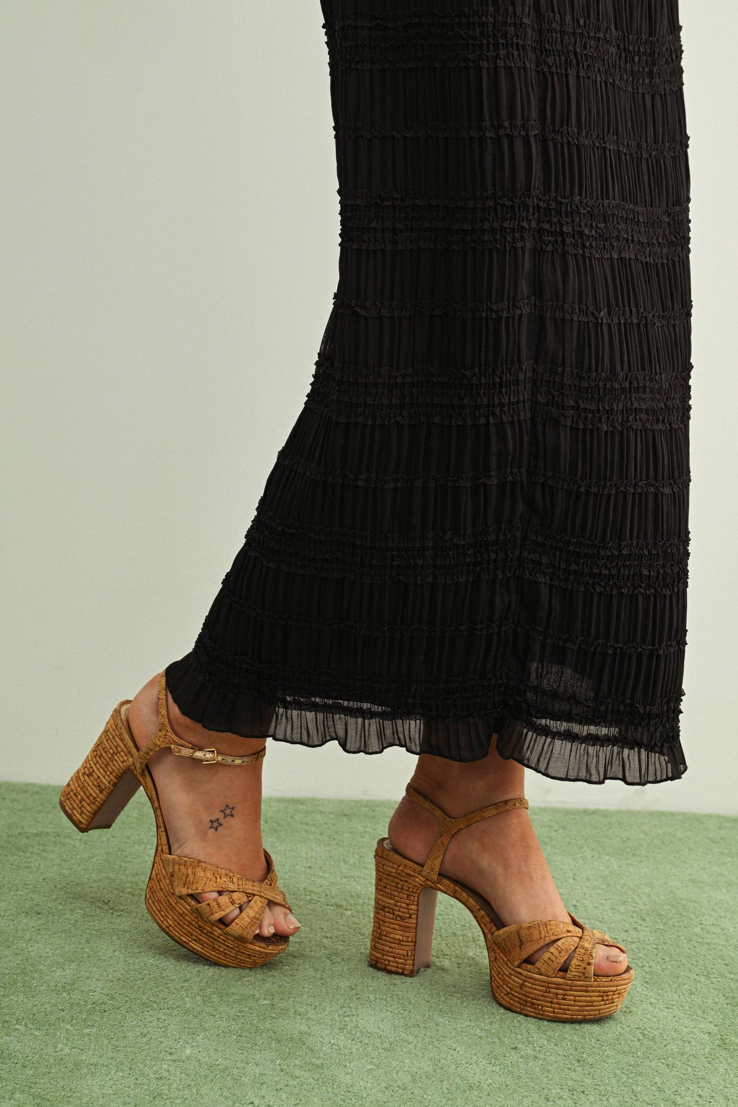 CHIFFON PANEL DETAIL SKIRT: BLACK