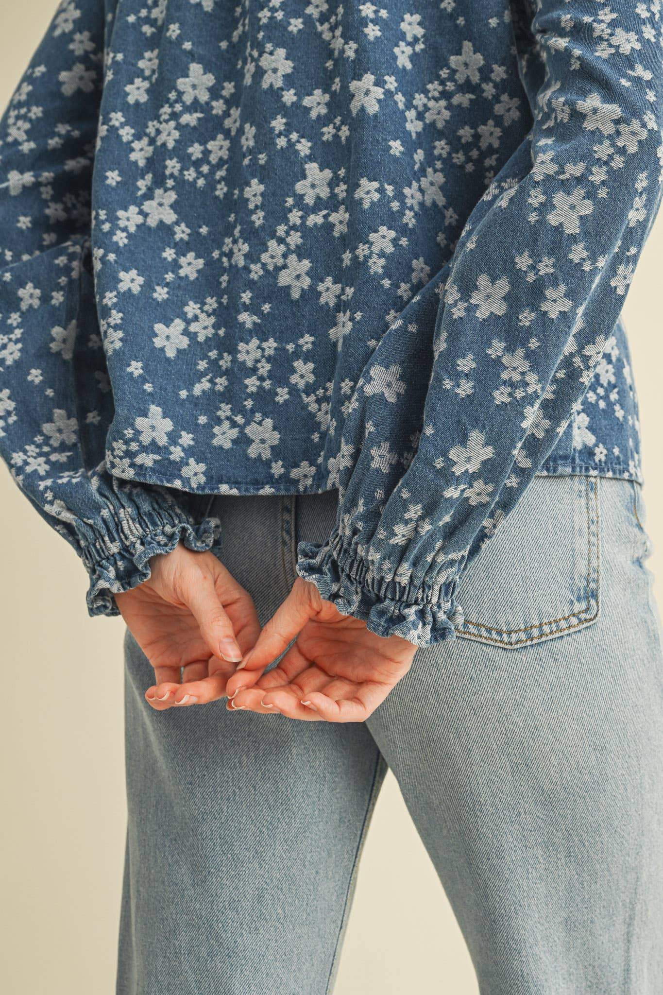 DENIM FLORAL RUFFLED BUTTON DOWN TOP: DENIM FLORAL