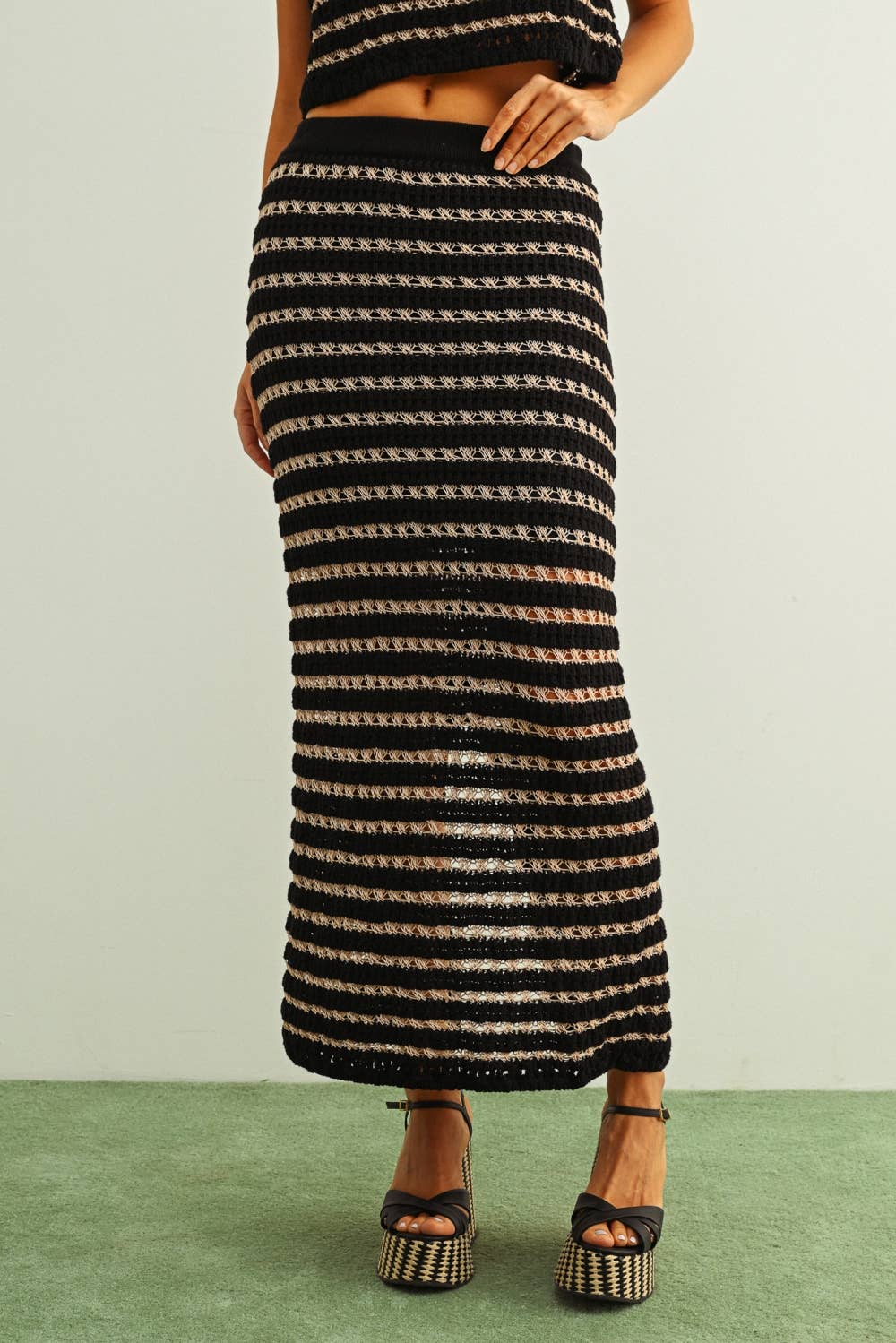 CROCHET KNIT STRAIGHT LONG SKIRT: BLACK/STRAW