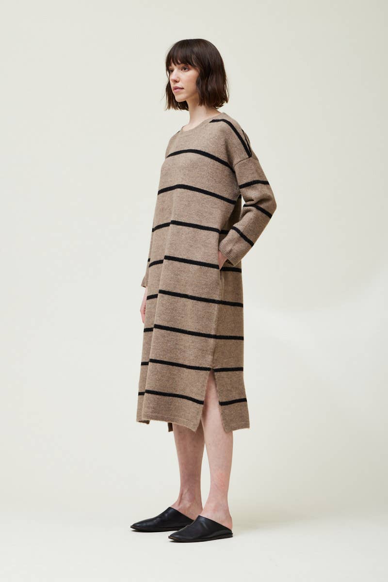 STRIPED SWEATER DRESS: LIGHT UMBER