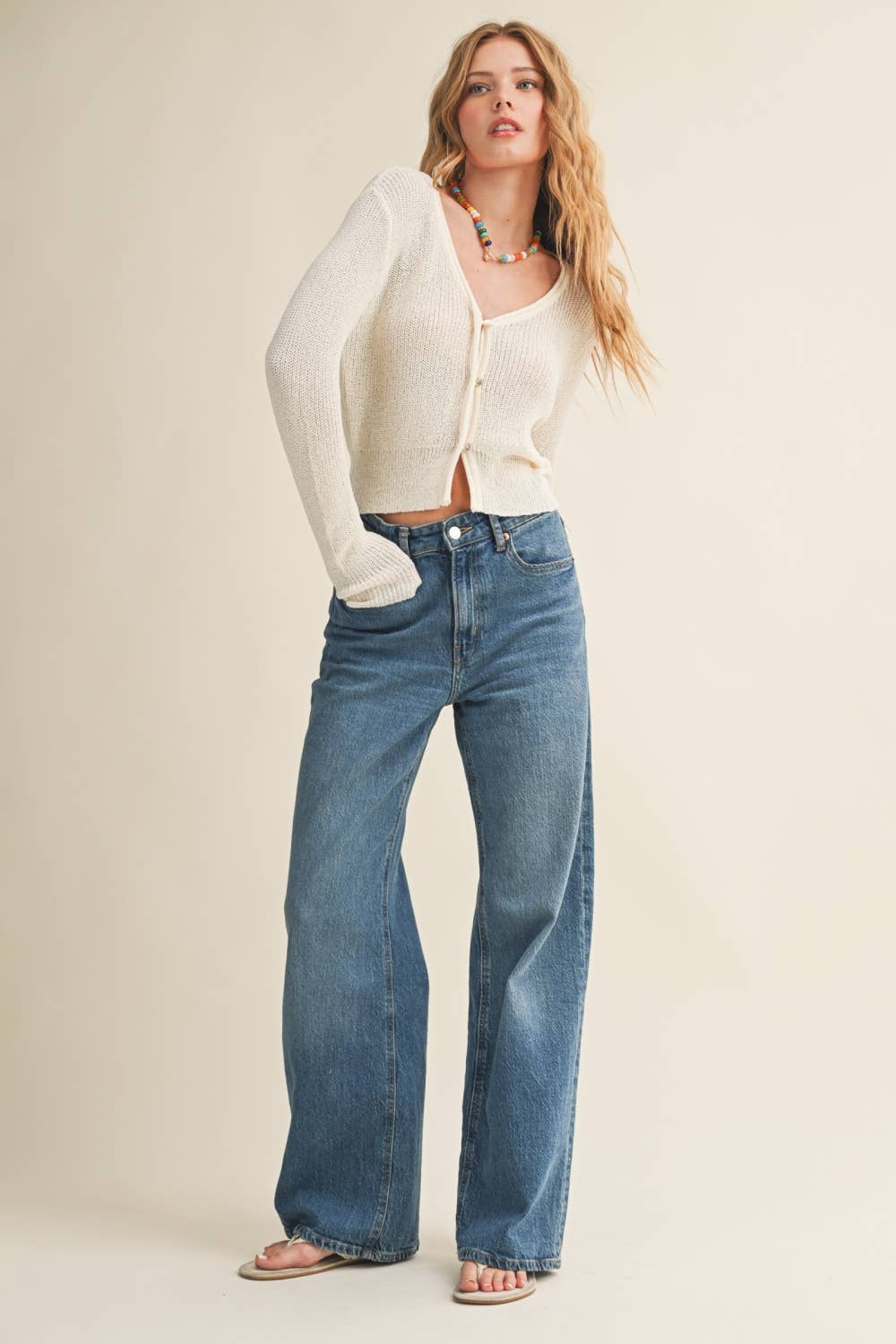 LIGHT WEIGHT BUTTON FRONT CARDIGAN: OFF WHITE
