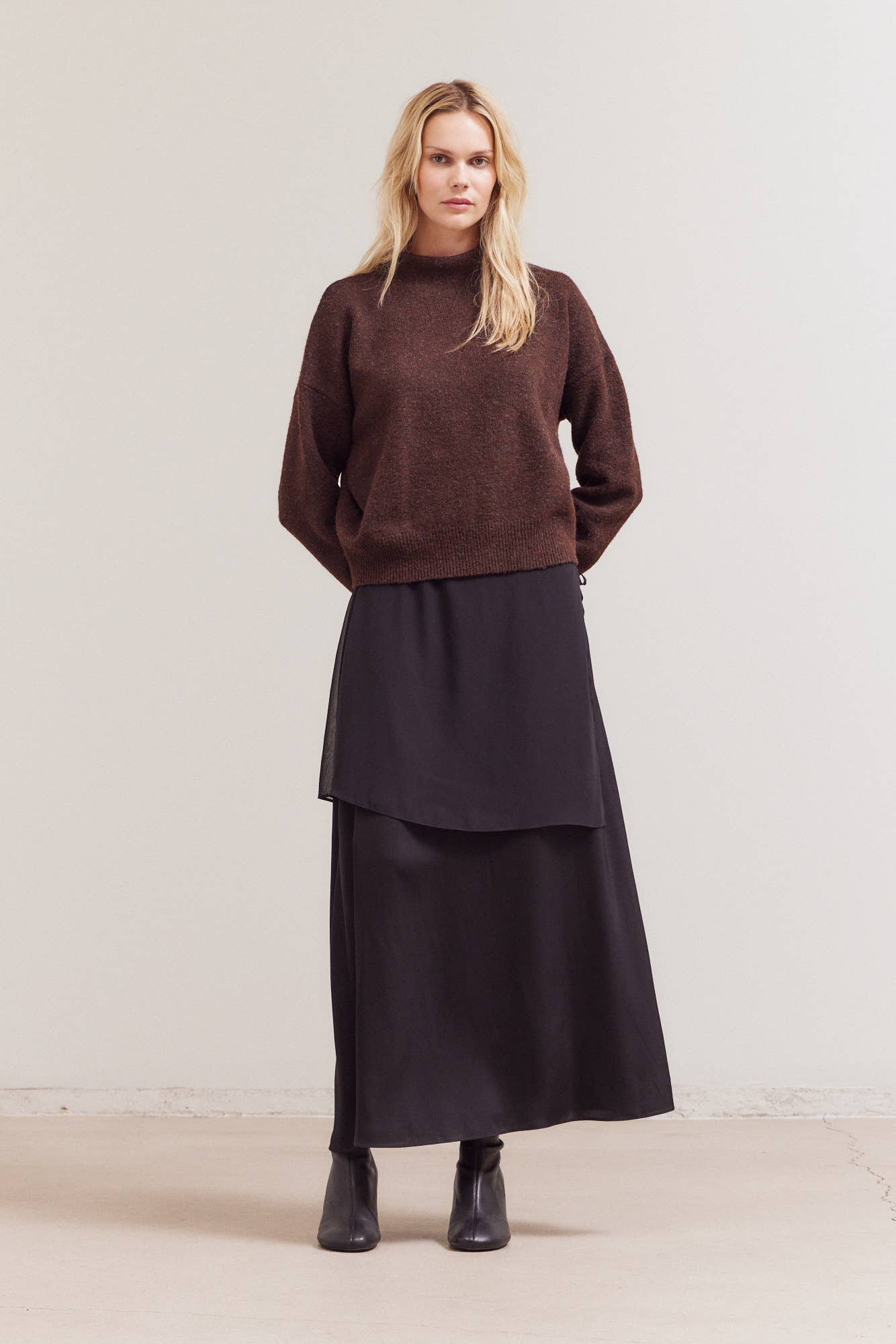  MOCK NECK DAILY SWEATER: DEEP BRONZE