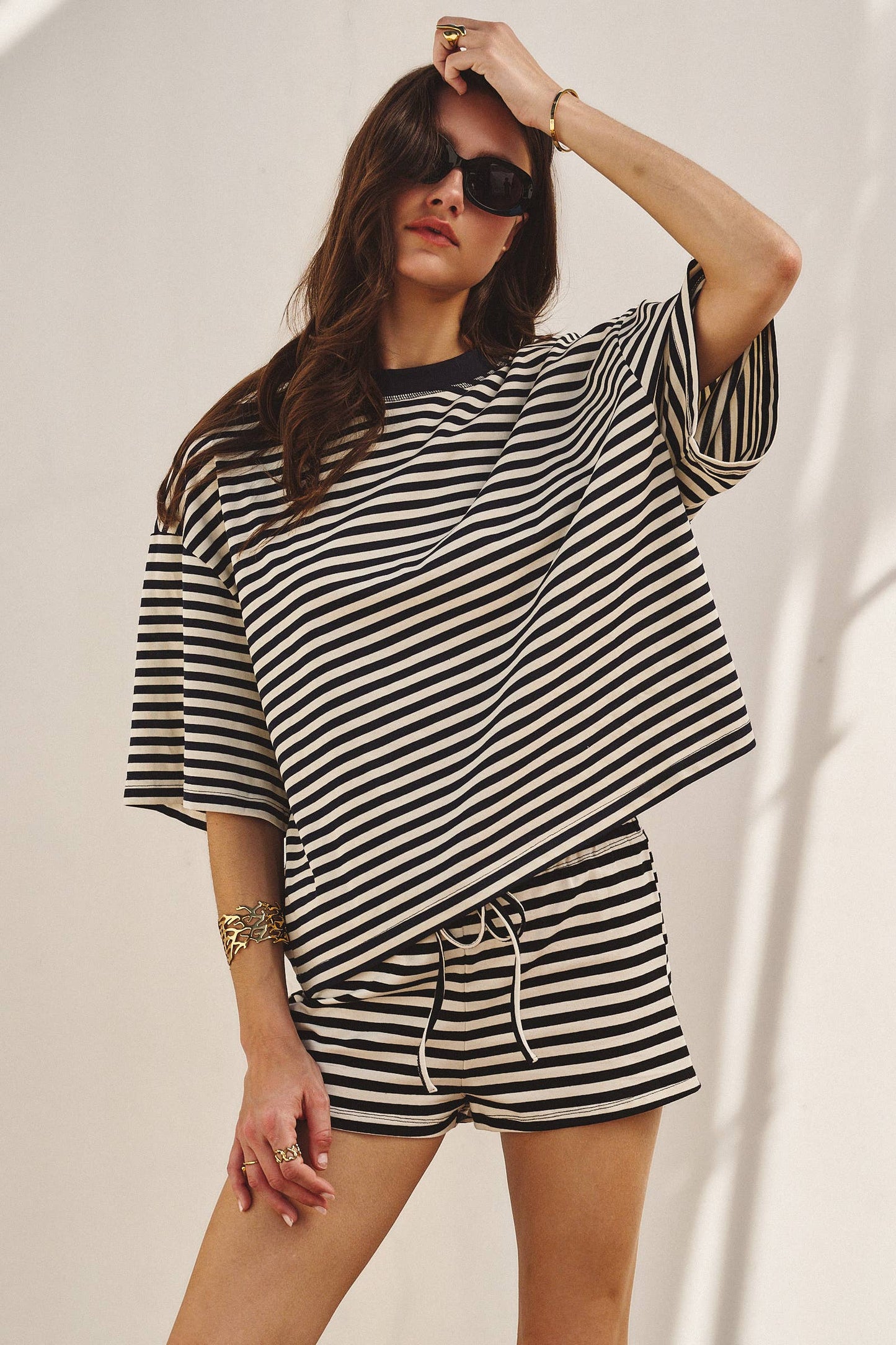 Oversized Striped Contrast Neck Boxy Tee: IVORY BLACK