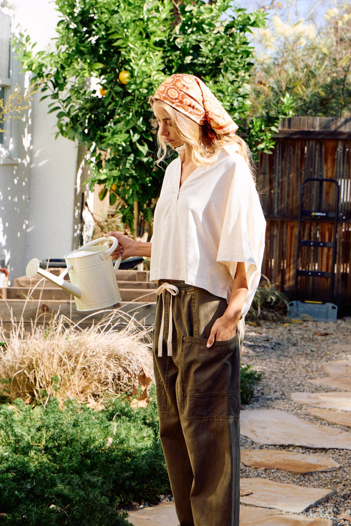 Textured Drape Sleeve Collared Blouse: LINEN CREAM