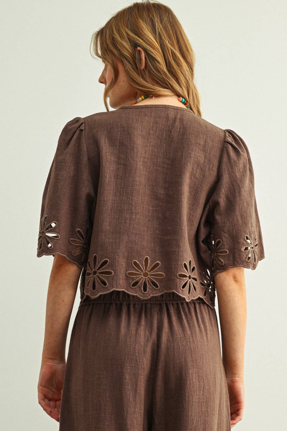 EMBORIDERED SHORT SLEEVE TIE FRONT TOP: BROWN