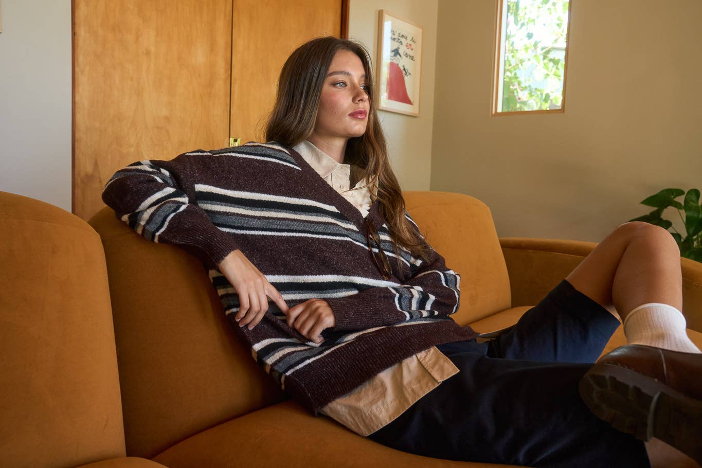 STRIPE V NECK  KNIT SWEATER: BROWN MULTI