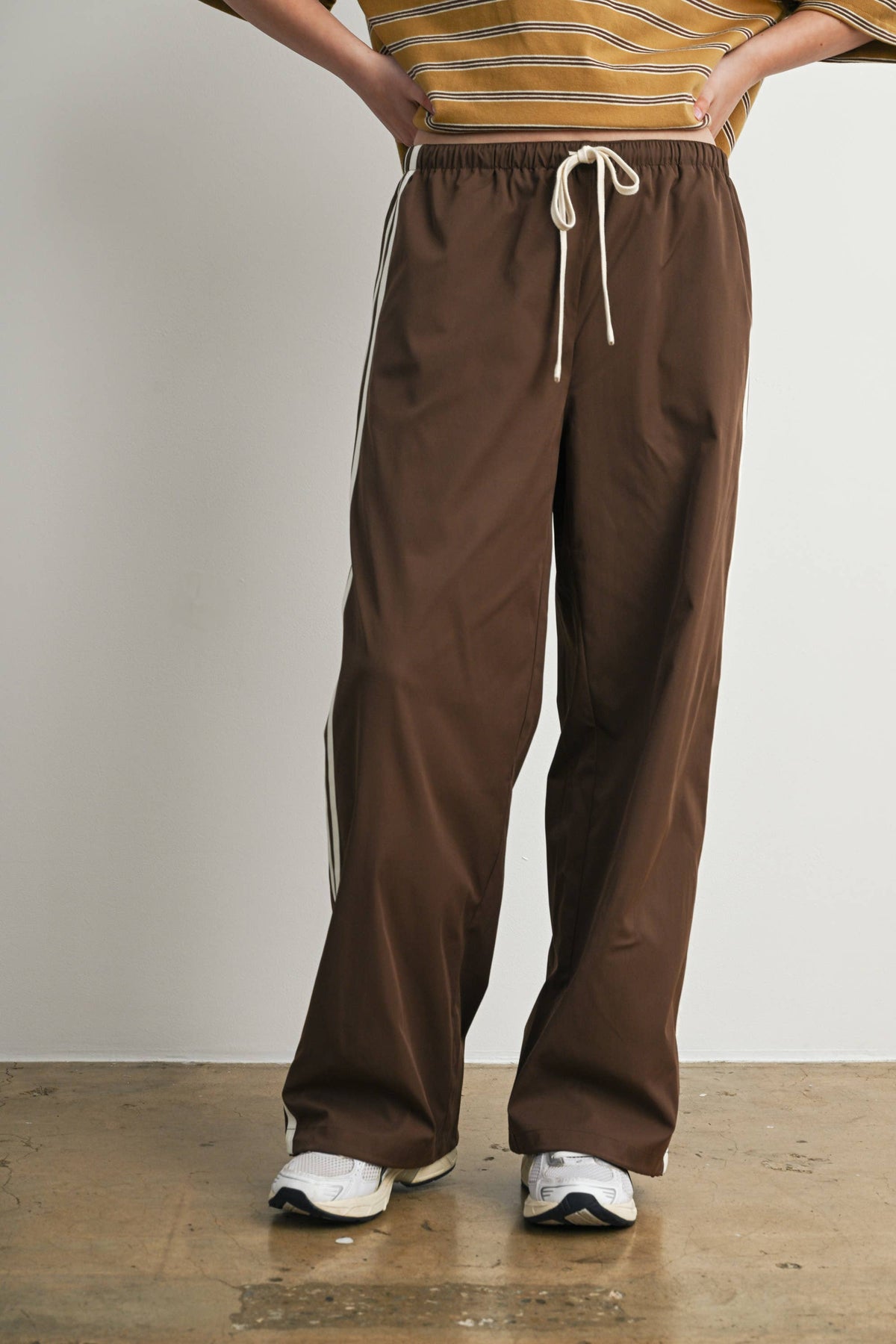 Striped Drawstring Wide-Leg Pants: BROWN / WHITE