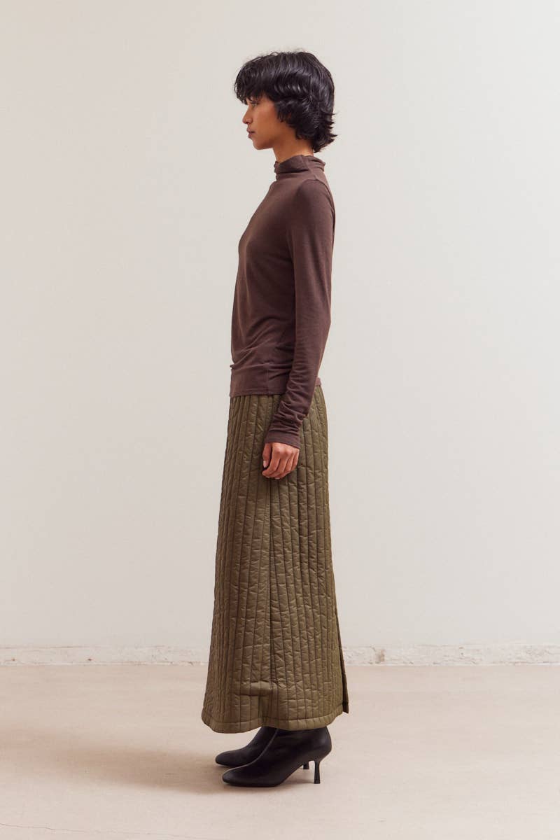 MOCK NECK FITTED JERSEY TOP: DARK CHOCOLATE