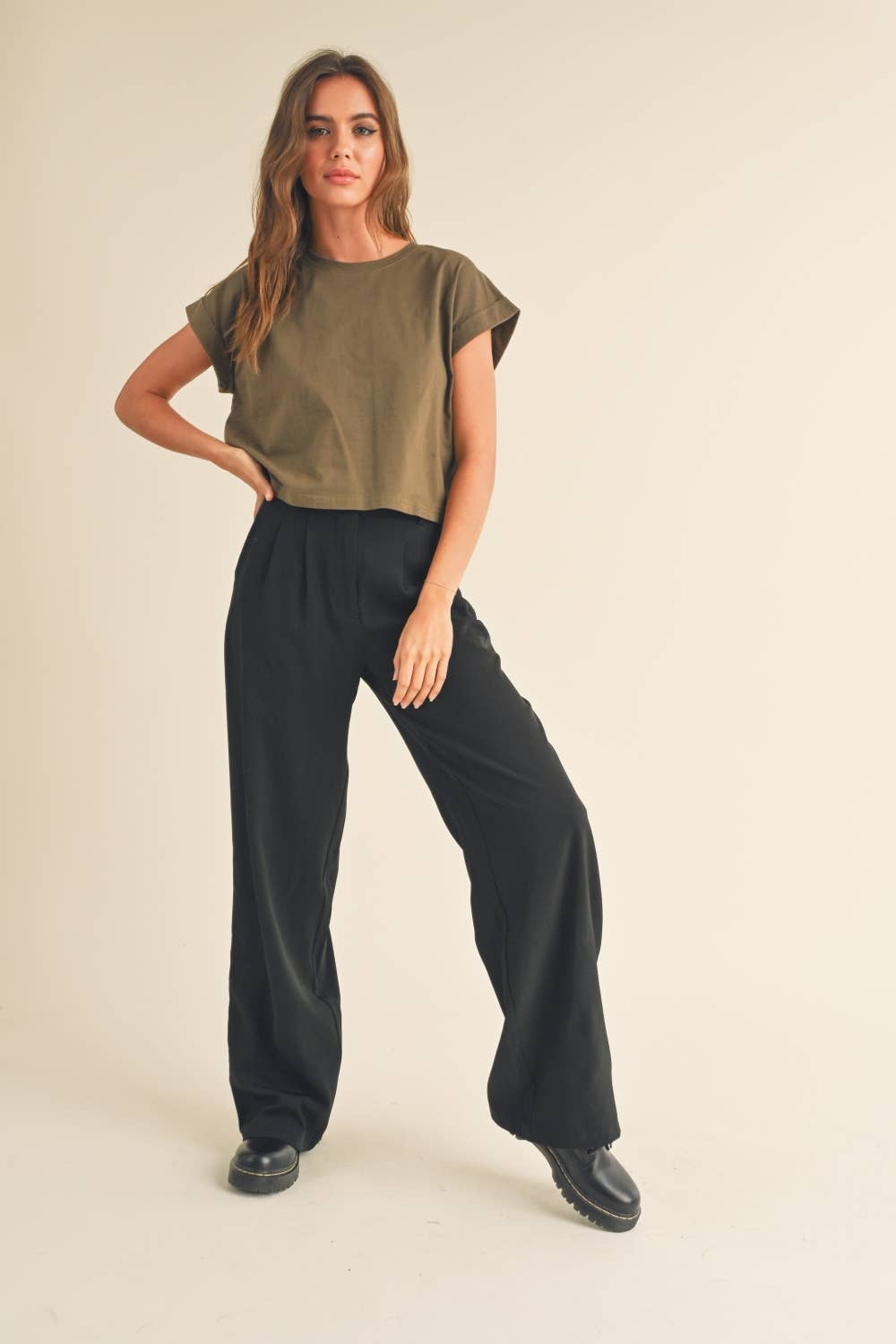 ROUND NECK CUFFED SLEEVE TOP: OLIVE GREY