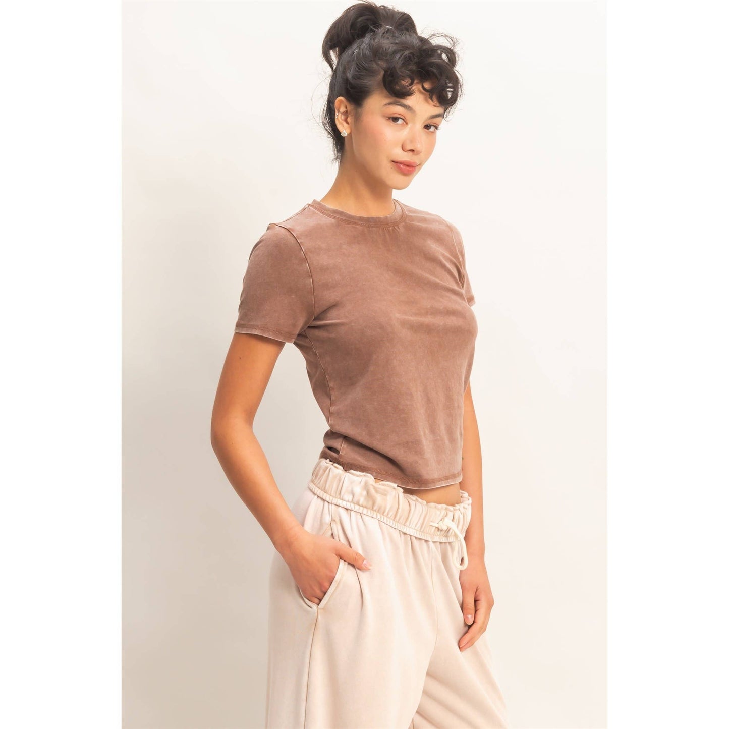 Mineral Washed Short Sleeve Crew Neck Top: CHOCOLATE