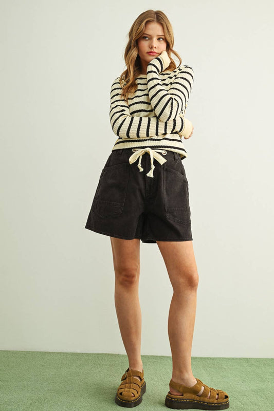 WASHED POCKET FRONT WITH TIE BELT SHORTS: BLACK