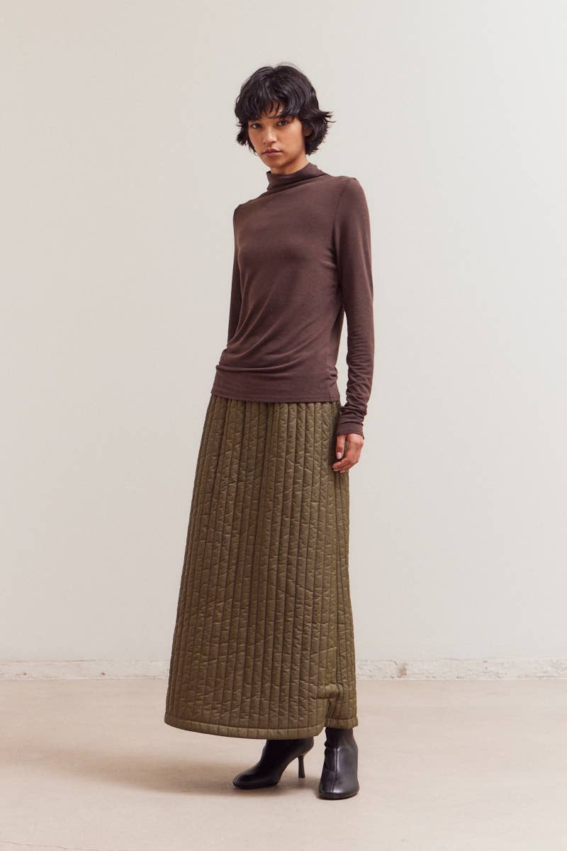 MOCK NECK FITTED JERSEY TOP: DARK CHOCOLATE