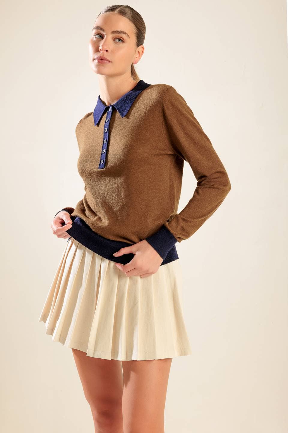 A solid sweater knit polo: BROWN NAVY