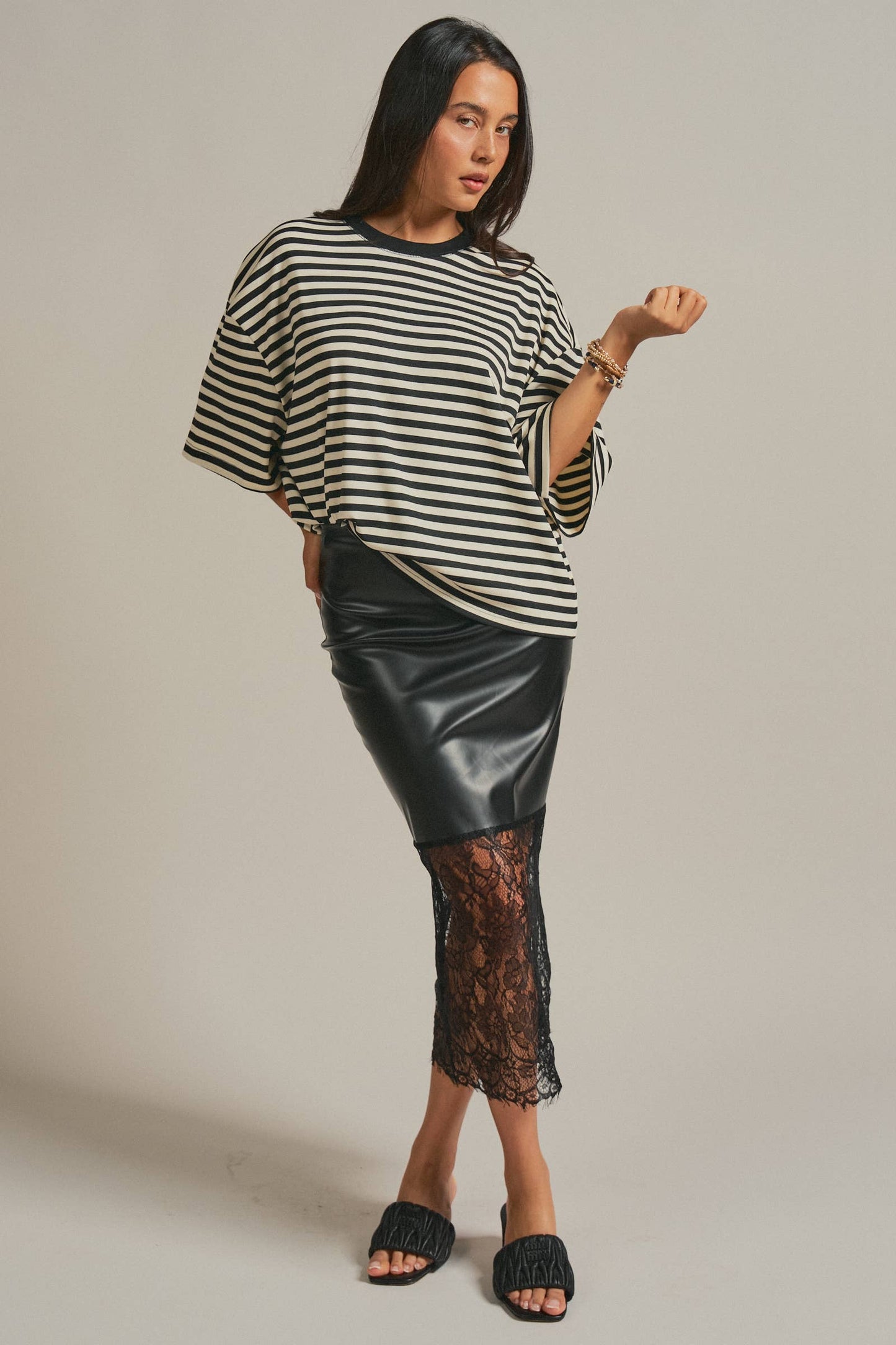 Oversized Striped Contrast Neck Boxy Tee: IVORY BLACK