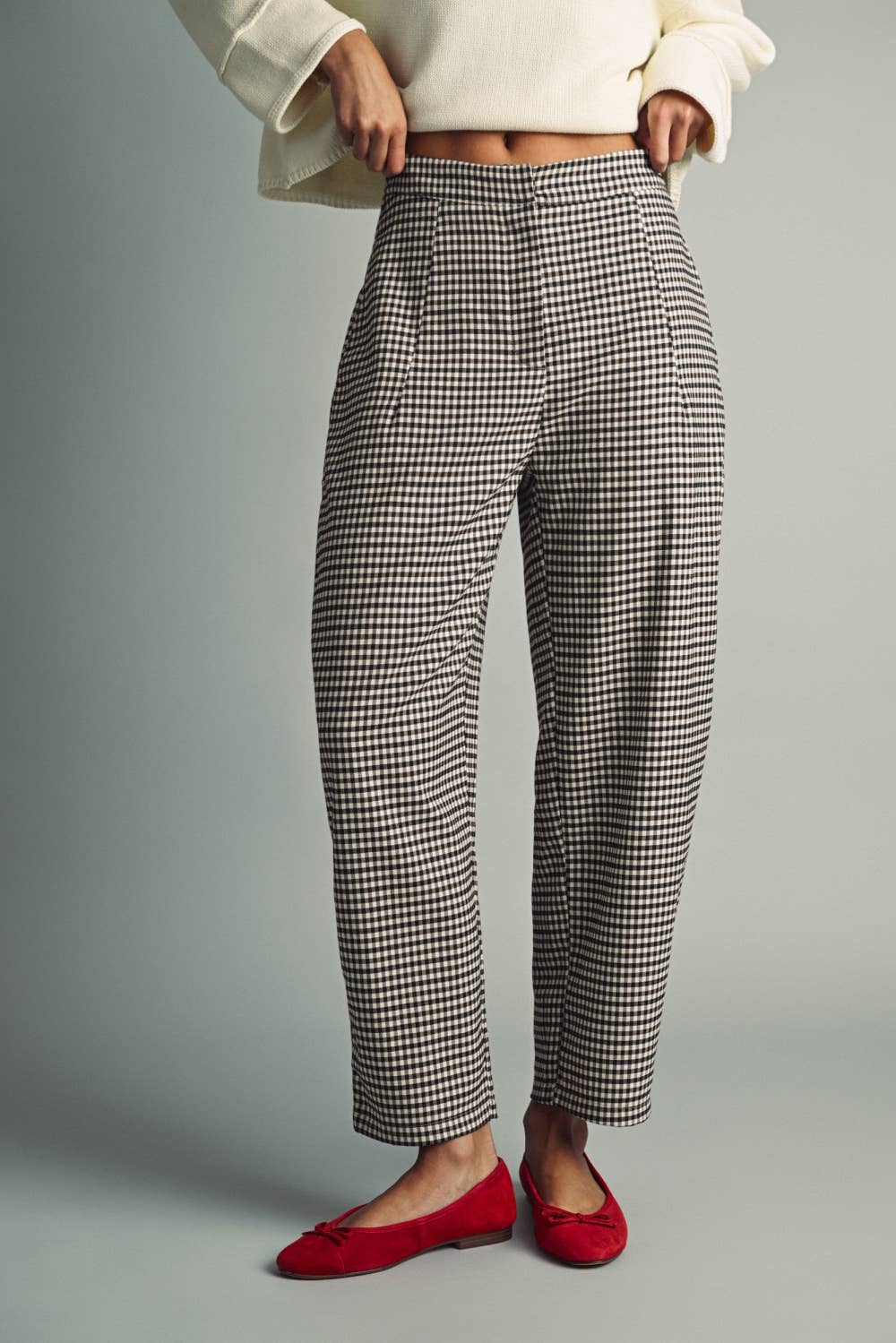 PLAID PATTERN BARREL PANTS: BROWN/BLACK
