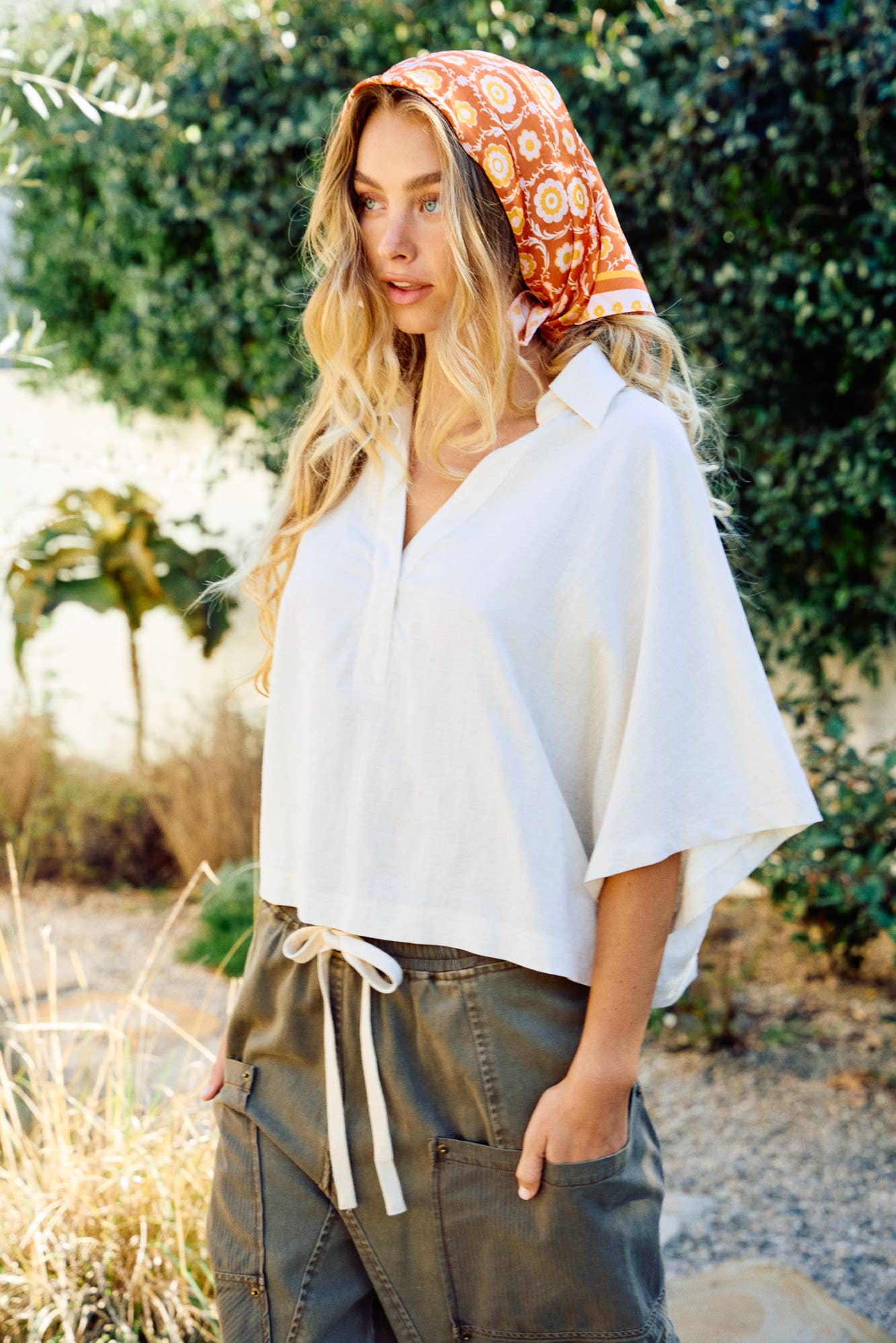 Textured Drape Sleeve Collared Blouse: LINEN CREAM