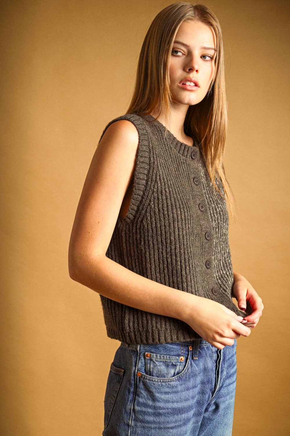 COLOR CONTRASTED BUTTON FRONT VEST: BROWN