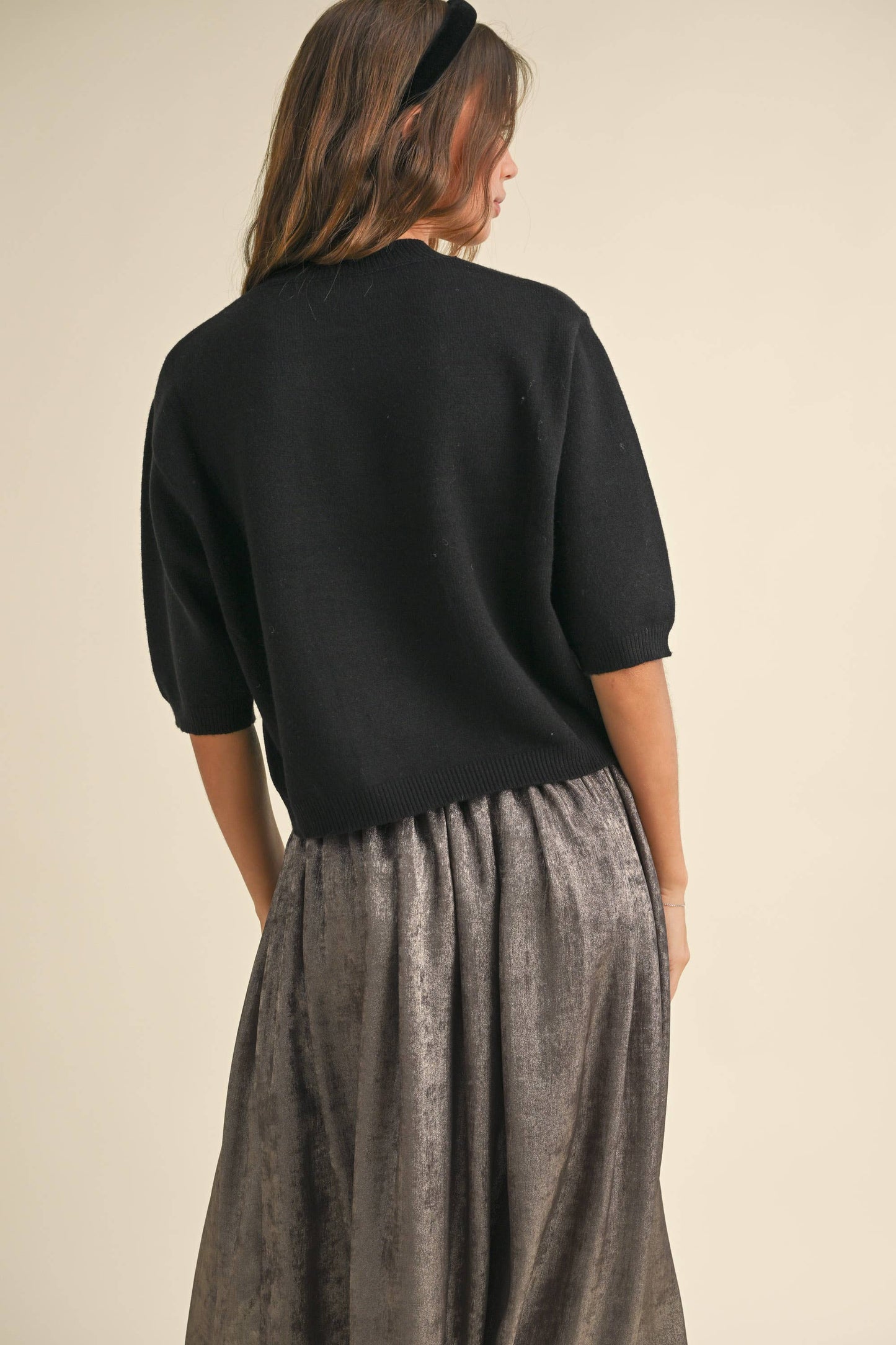 SHORT SLEEVE SWEATER TOP: Black