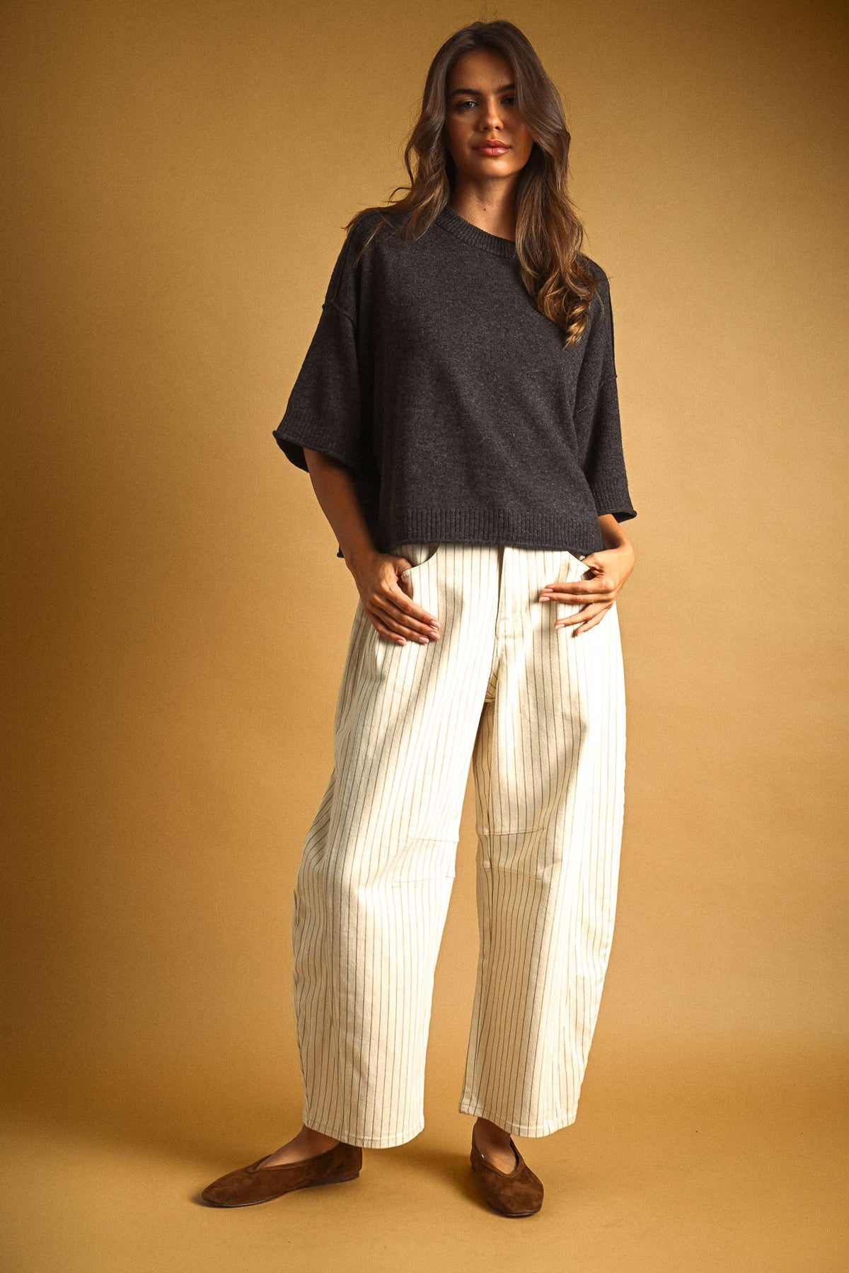 SHORT SLEEVE KNIT CROP TOP: CHARCOAL