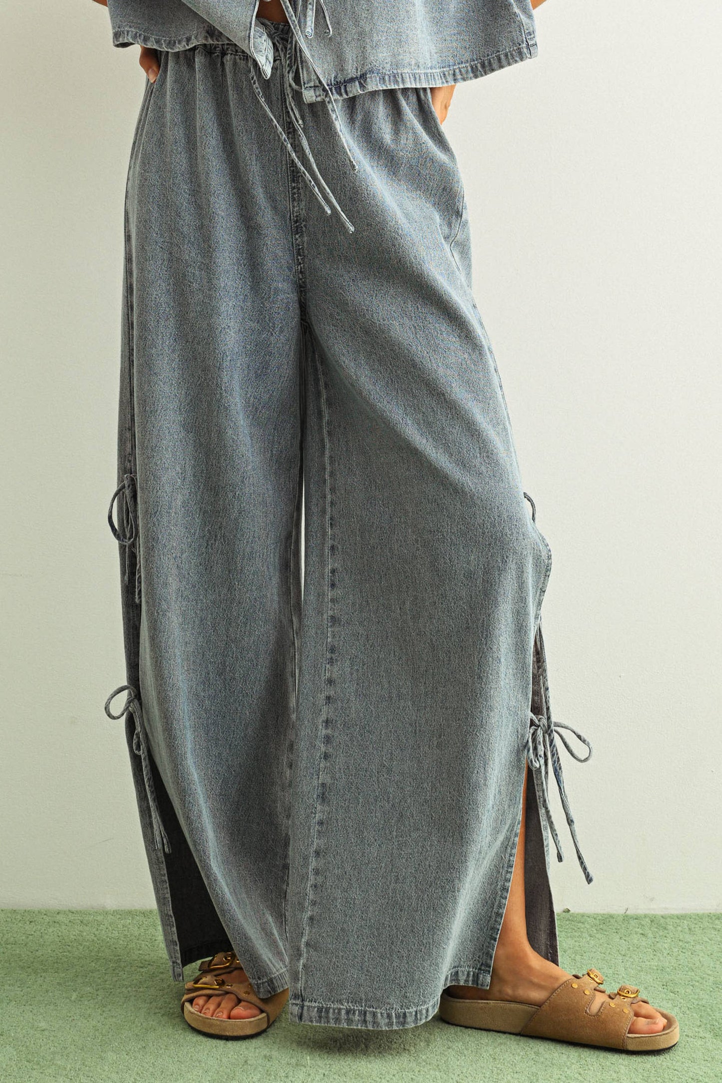 DENIM TIED ON THE SIDE PANTS: DENIM